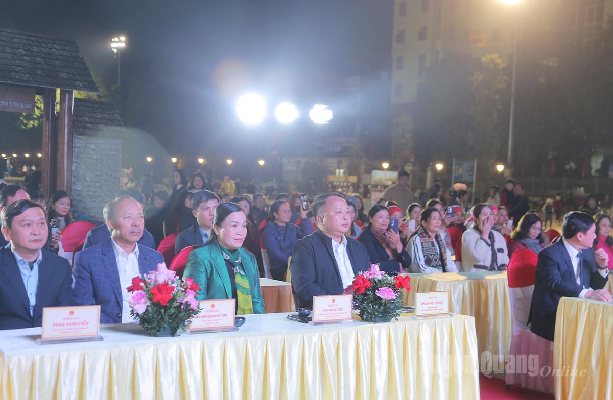 Tuyên Quang: Khai mạc Không gian trưng bày OCOP và thưởng trà Shan tuyết Tuyên Quang: Khai mạc Không gian trưng bày OCOP và thưởng trà Shan tuyết