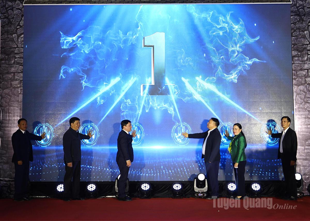 Tuyên Quang: Khai mạc Không gian trưng bày OCOP và thưởng trà Shan tuyết Tuyên Quang: Khai mạc Không gian trưng bày OCOP và thưởng trà Shan tuyết