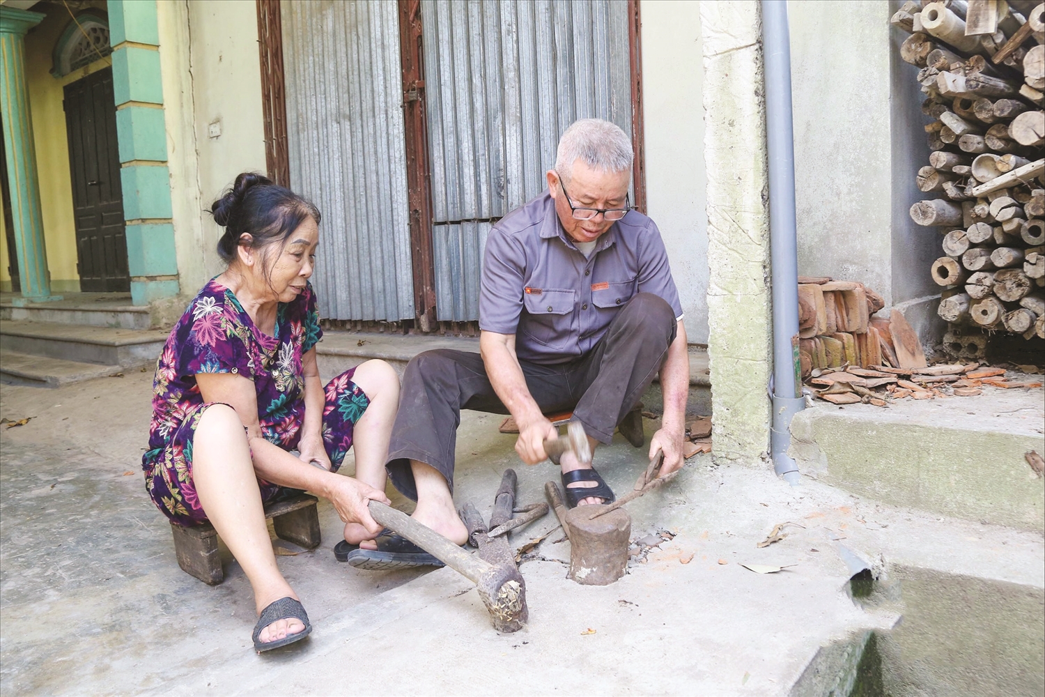 Thăm làng nghề rèn lâu đời nhất Việt Nam Thăm làng nghề rèn lâu đời nhất Việt Nam