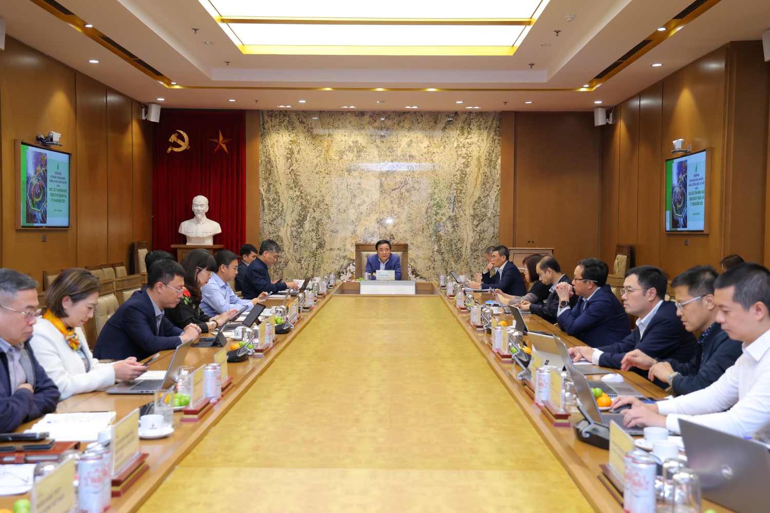 Petrovietnam tăng tốc về đích sớm kế hoạch năm 2025, giữ vững đà tăng trưởng Petrovietnam tăng tốc về đích sớm kế hoạch năm 2025, giữ vững đà tăng trưởng