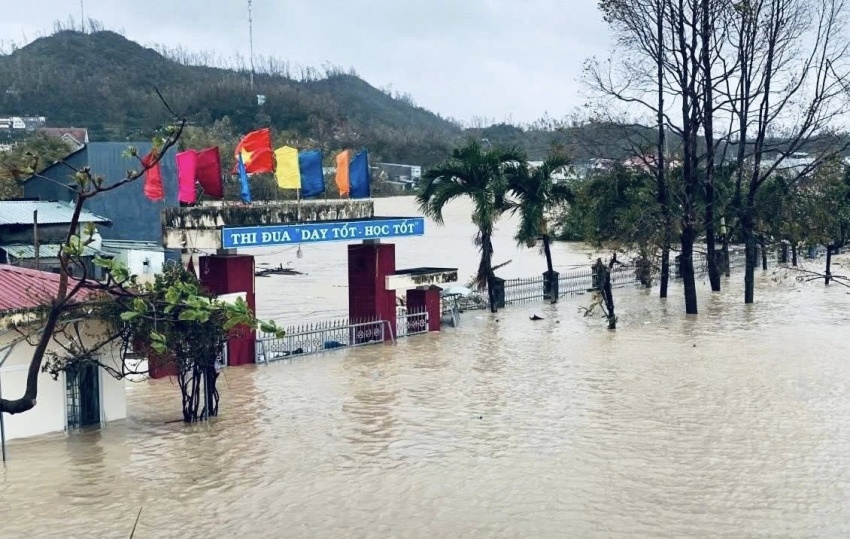 Tuổi trẻ Vietsovpetro hướng về vùng lũ Gia Lai với chương trình “Tiếp bước đến trường”