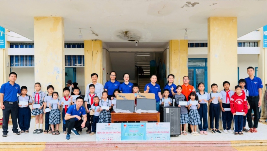 Tuổi trẻ Vietsovpetro hướng về vùng lũ Gia Lai với chương trình “Tiếp bước đến trường”