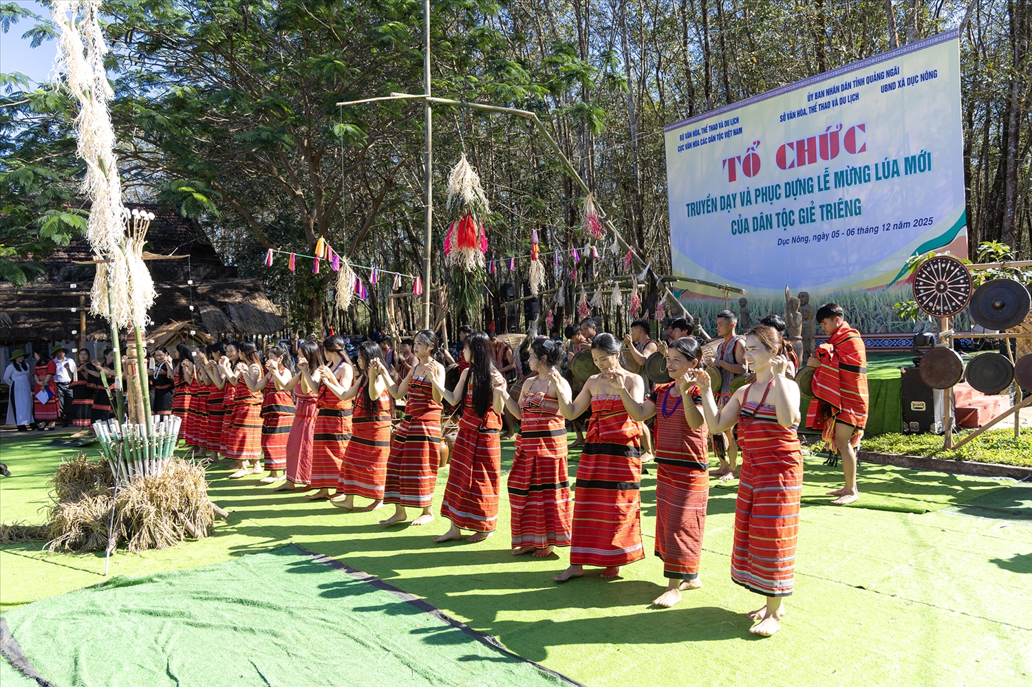 Phục dựng Lễ mừng lúa mới truyền thống của người Gié Triêng Phục dựng Lễ mừng lúa mới truyền thống của người Gié Triêng