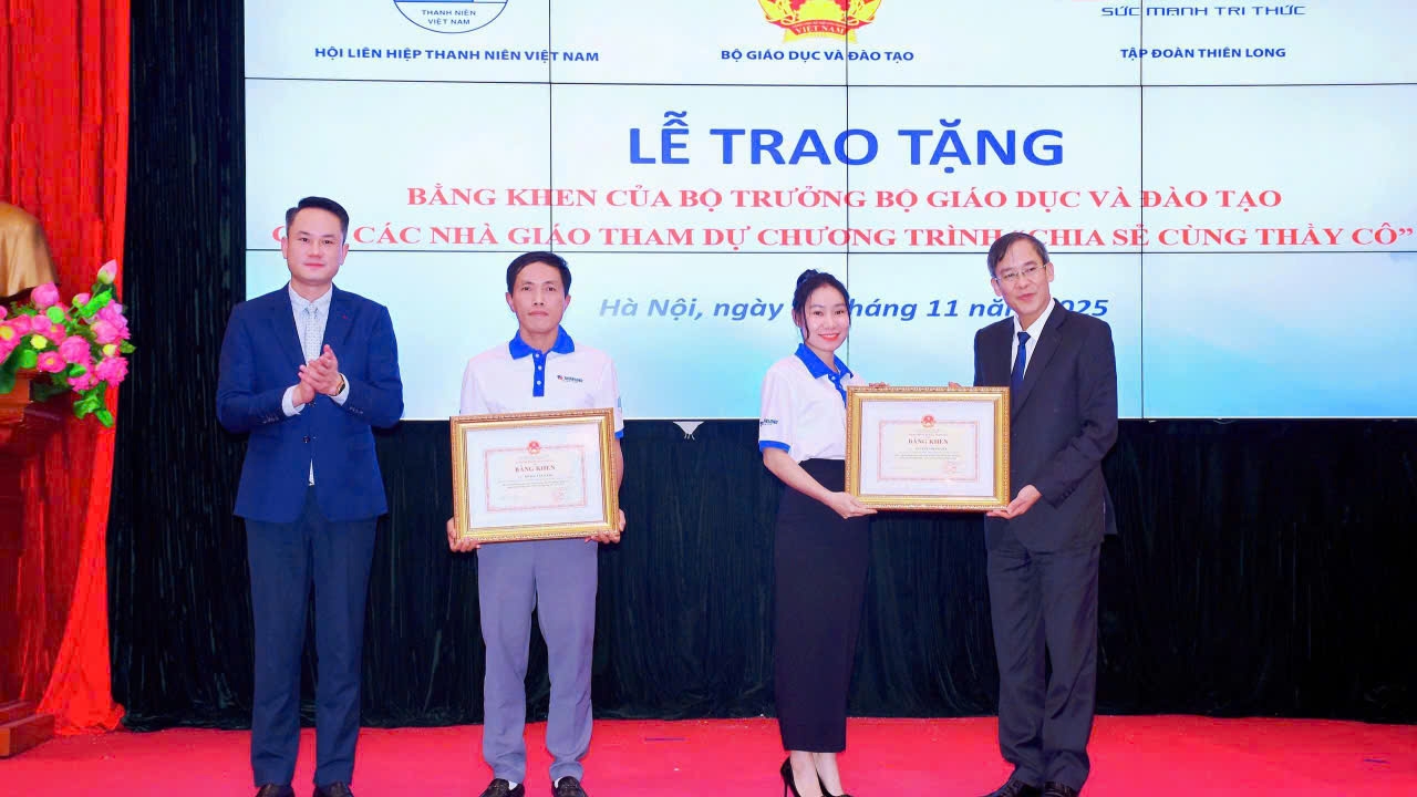 Lai Châu: Lặng thầm đưa đò để học trò được "sáng" chữ
