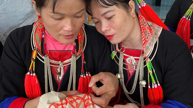 Tuyên Quang: Thôn Éo giữ gìn bản sắc Dao thanh y