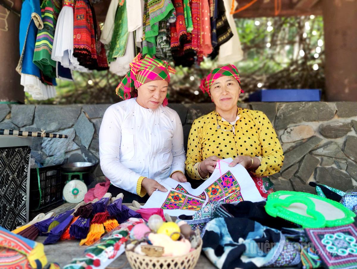 Tuyên Quang: Làng người Mông giữa lòng xứ Đoài Tuyên Quang: Làng người Mông giữa lòng xứ Đoài