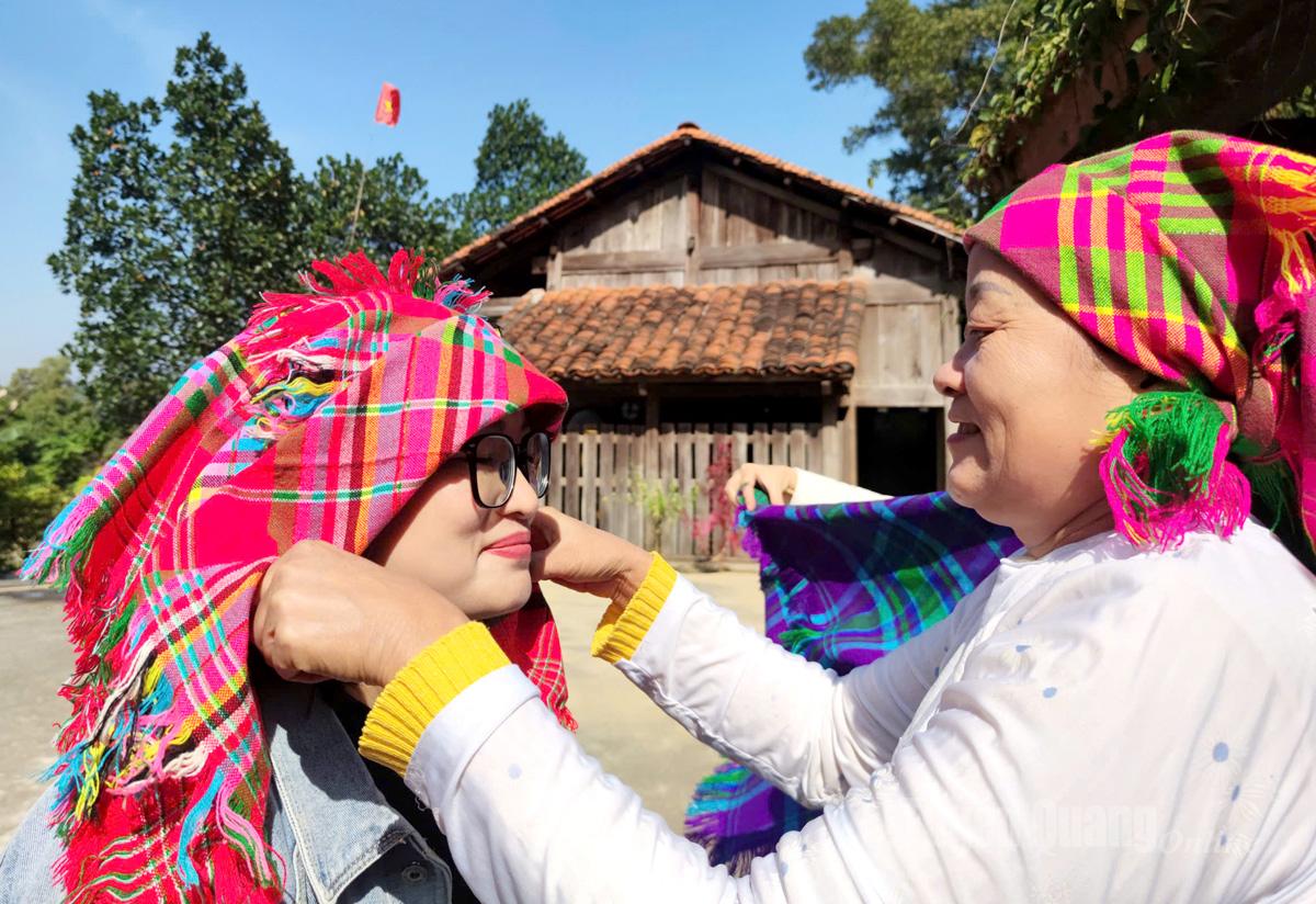 Tuyên Quang: Làng người Mông giữa lòng xứ Đoài Tuyên Quang: Làng người Mông giữa lòng xứ Đoài