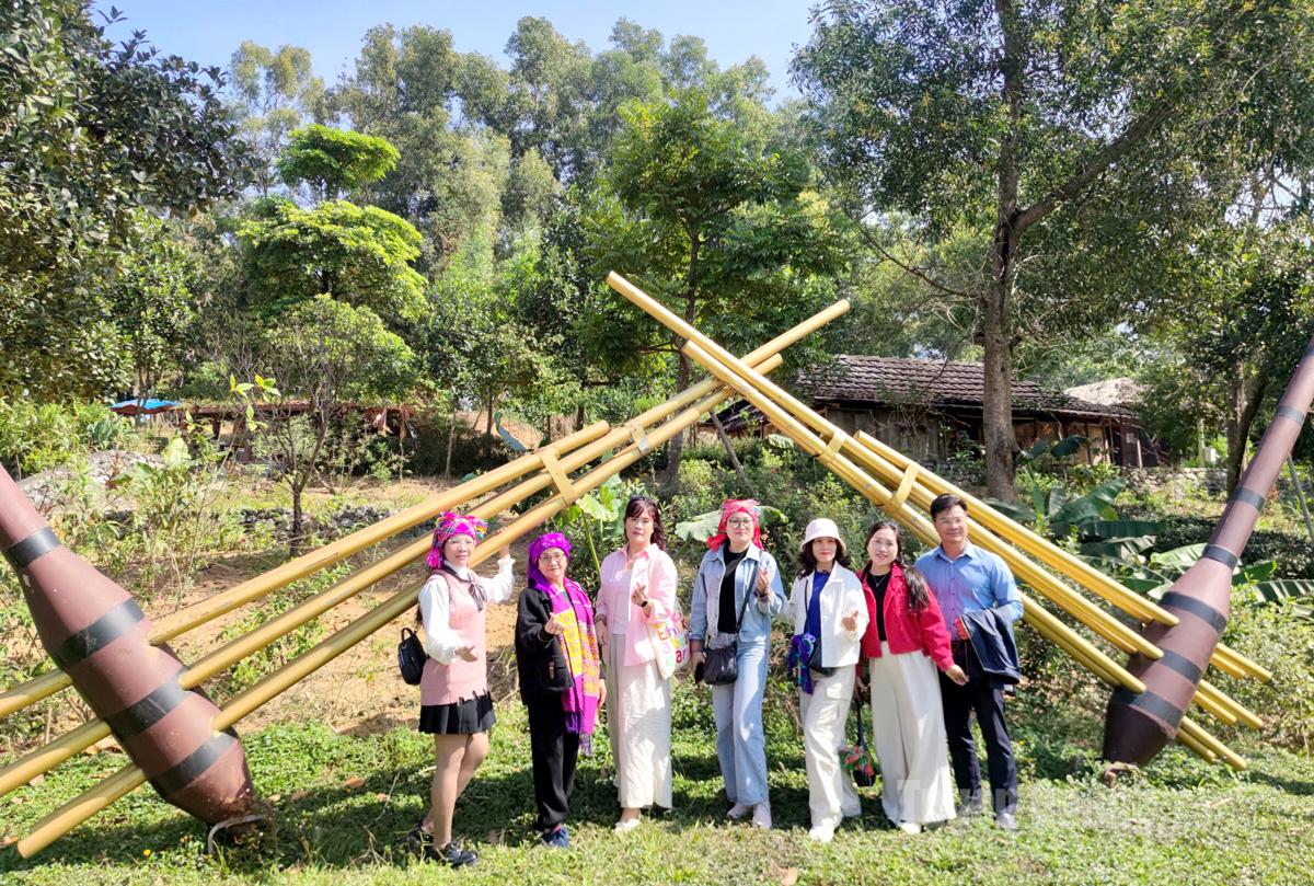 Tuyên Quang: Làng người Mông giữa lòng xứ Đoài Tuyên Quang: Làng người Mông giữa lòng xứ Đoài