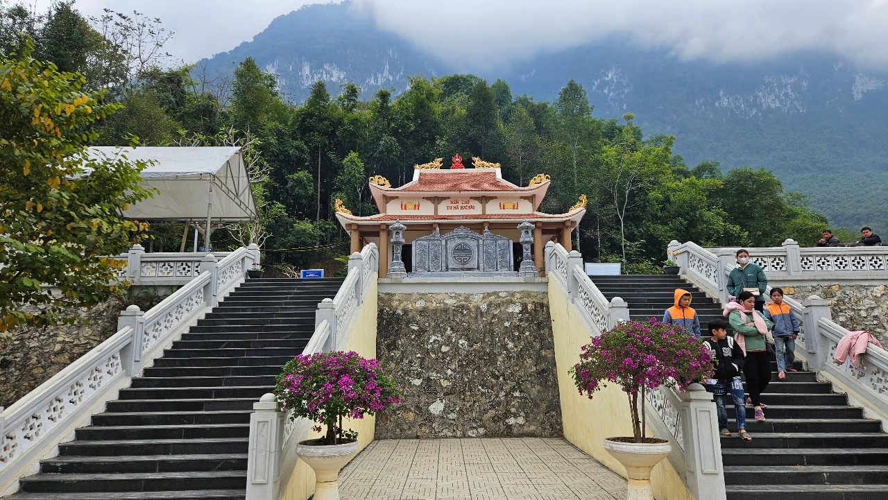 Xã Sơn Thủy phát huy bản sắc văn hóa gắn với phát triển du lịch Xã Sơn Thủy phát huy bản sắc văn hóa gắn với phát triển du lịch