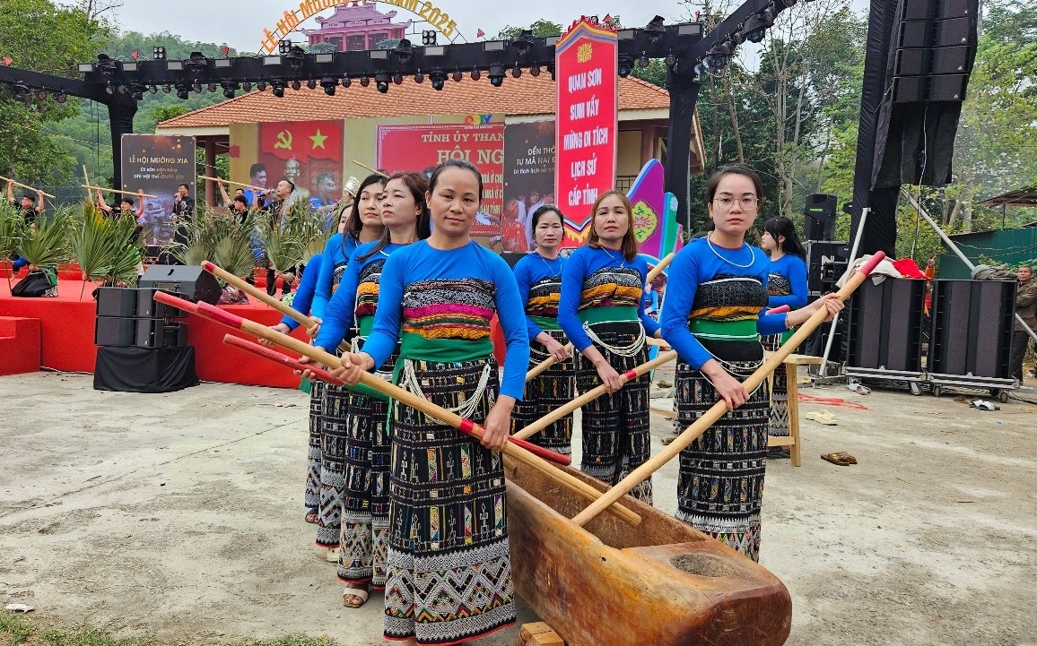 Xã Sơn Thủy phát huy bản sắc văn hóa gắn với phát triển du lịch Xã Sơn Thủy phát huy bản sắc văn hóa gắn với phát triển du lịch