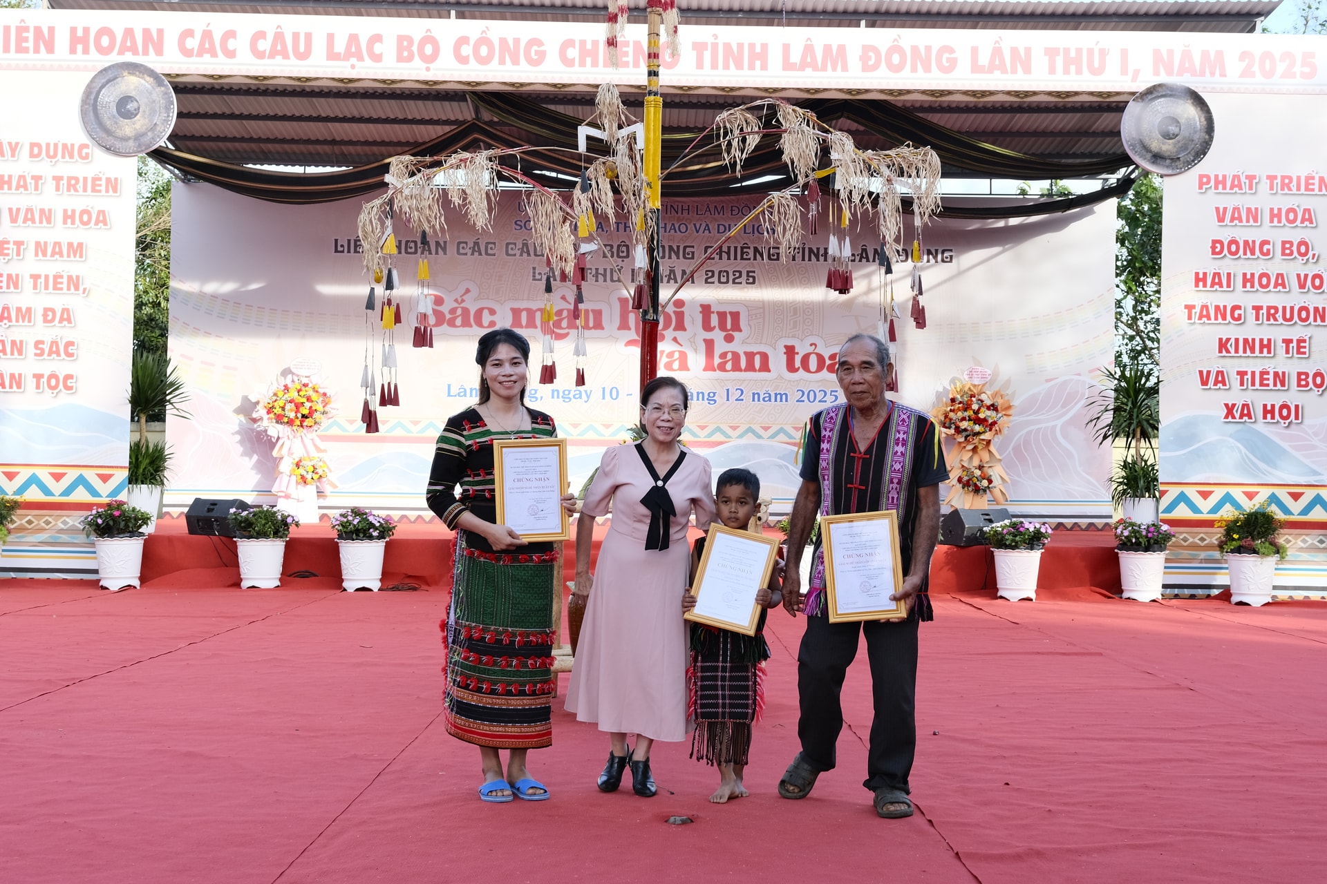 Lâm Đồng: Bế mạc Liên hoan Các câu lạc bộ cồng chiêng tỉnh Lâm Đồng: Bế mạc Liên hoan Các câu lạc bộ cồng chiêng tỉnh