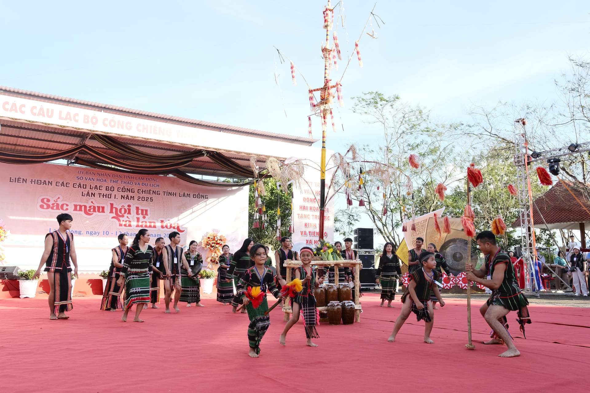 Lâm Đồng: Bế mạc Liên hoan Các câu lạc bộ cồng chiêng tỉnh Lâm Đồng: Bế mạc Liên hoan Các câu lạc bộ cồng chiêng tỉnh