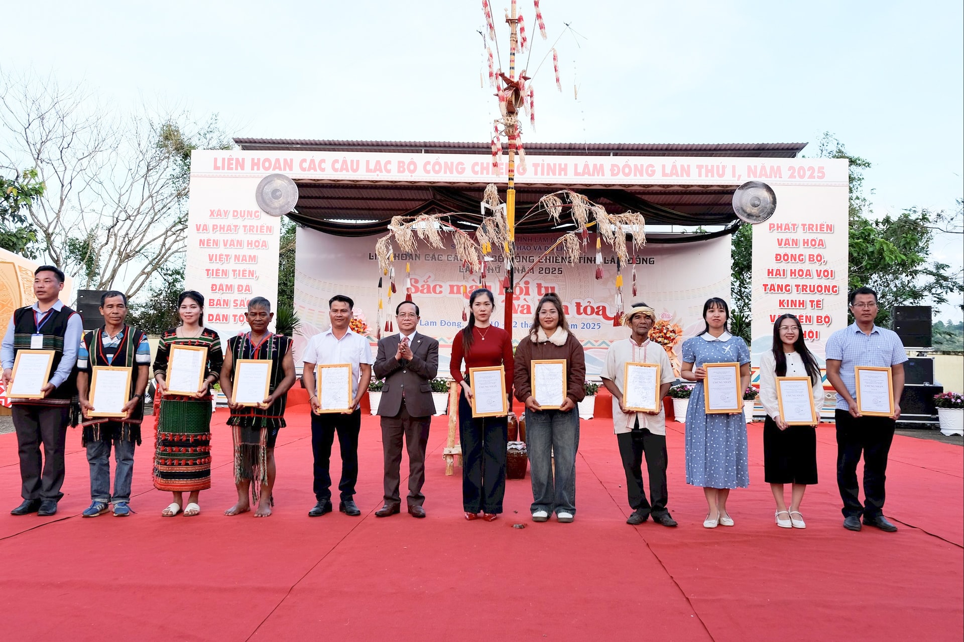 Lâm Đồng: Bế mạc Liên hoan Các câu lạc bộ cồng chiêng tỉnh Lâm Đồng: Bế mạc Liên hoan Các câu lạc bộ cồng chiêng tỉnh
