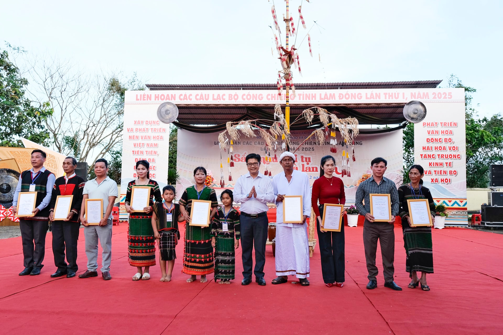 Lâm Đồng: Bế mạc Liên hoan Các câu lạc bộ cồng chiêng tỉnh Lâm Đồng: Bế mạc Liên hoan Các câu lạc bộ cồng chiêng tỉnh