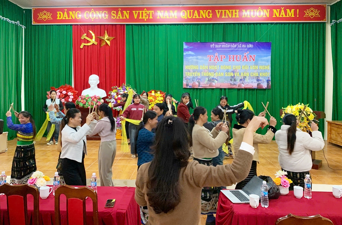 Xây dựng Na Mèo trở thành điểm sáng văn hóa nơi phên giậu Tổ quốc Xây dựng Na Mèo trở thành điểm sáng văn hóa nơi phên giậu Tổ quốc