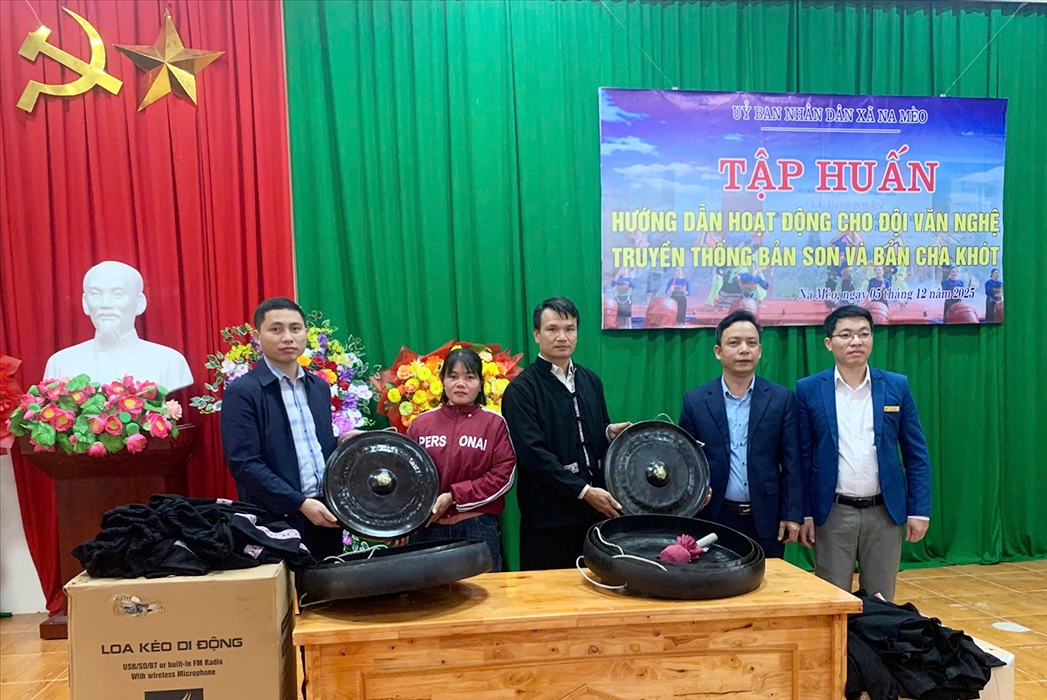 Xây dựng Na Mèo trở thành điểm sáng văn hóa nơi phên giậu Tổ quốc Xây dựng Na Mèo trở thành điểm sáng văn hóa nơi phên giậu Tổ quốc