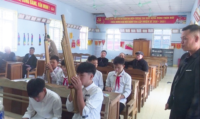 Xây dựng Na Mèo trở thành điểm sáng văn hóa nơi phên giậu Tổ quốc Xây dựng Na Mèo trở thành điểm sáng văn hóa nơi phên giậu Tổ quốc