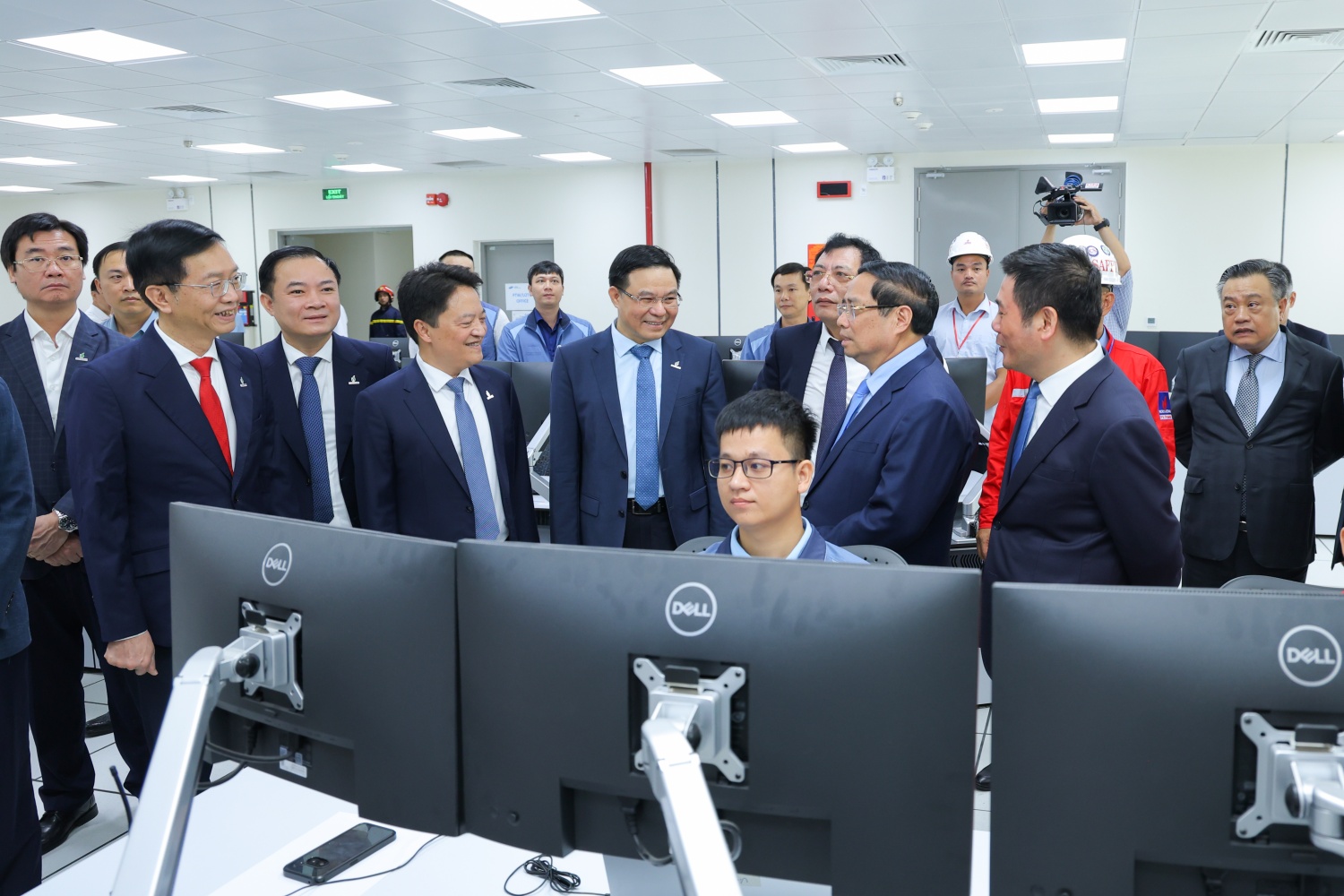 Nhà máy điện Nhơn Trạch 3&4 - Minh chứng sinh động cho bản lĩnh, năng lực tổ chức, điều hành và tinh thần vượt khó của Petrovietnam Nhà máy điện Nhơn Trạch 3&4 - Minh chứng sinh động cho bản lĩnh, năng lực tổ chức, điều hành và tinh thần vượt khó của Petrovietnam