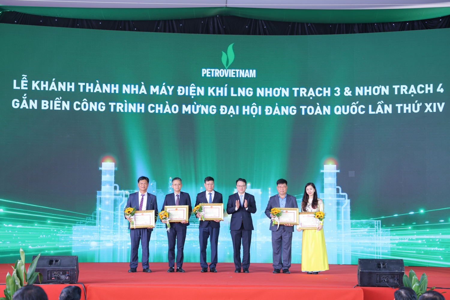 Nhà máy điện Nhơn Trạch 3&4 - Minh chứng sinh động cho bản lĩnh, năng lực tổ chức, điều hành và tinh thần vượt khó của Petrovietnam Nhà máy điện Nhơn Trạch 3&4 Minh chứng sinh động cho bản lĩnh, năng lực tổ chức, điều hành và tinh thần vượt khó của Petrovietnam