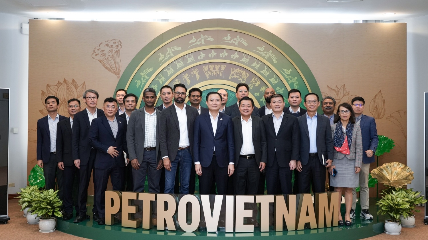 Petrovietnam tăng cường hợp tác công nghệ với Qualcomm và VNPT trong lĩnh vực năng lượng