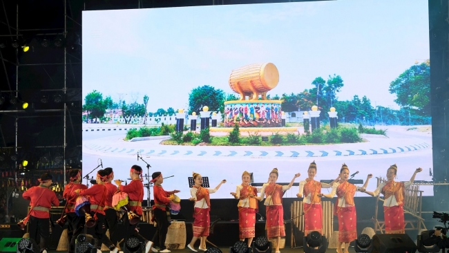 Lâm Đồng: Trình diễn thời trang mở màn Liên hoan Cồng chiêng Đông Nam Á năm 2025