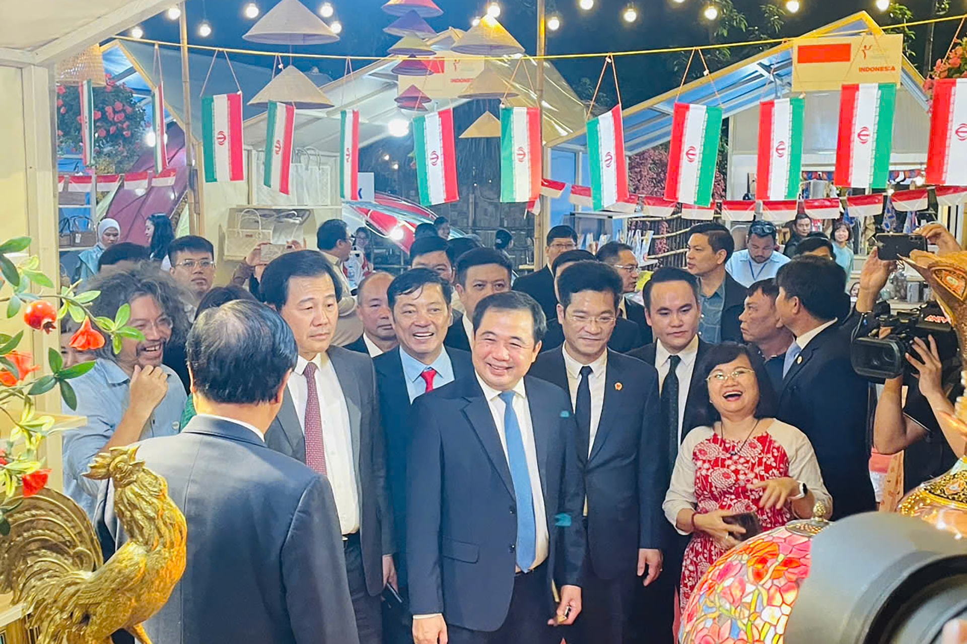 Lâm Đồng dự Khai mạc Festival OCOP Việt Nam năm 2025