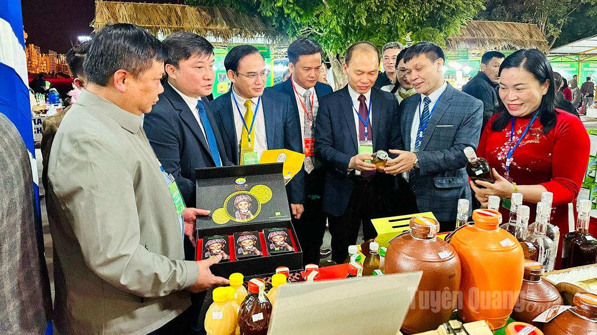 Tuyên Quang: Hơn 100 gian hàng OCOP tham gia hội chợ cuối năm 2025