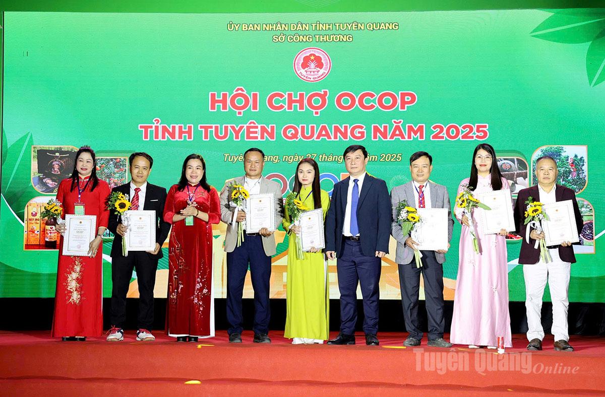Tuyên Quang: Hơn 100 gian hàng OCOP tham gia hội chợ cuối năm 2025