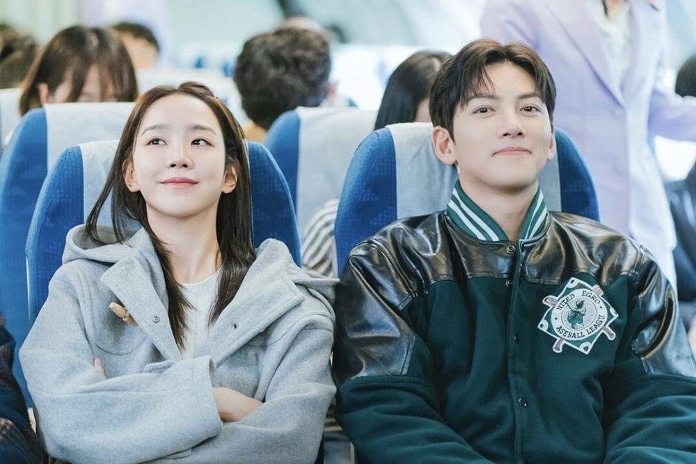 Ji Chang Wook xin lỗi vì hành vi hút thuốc lá điện tử trong nhà