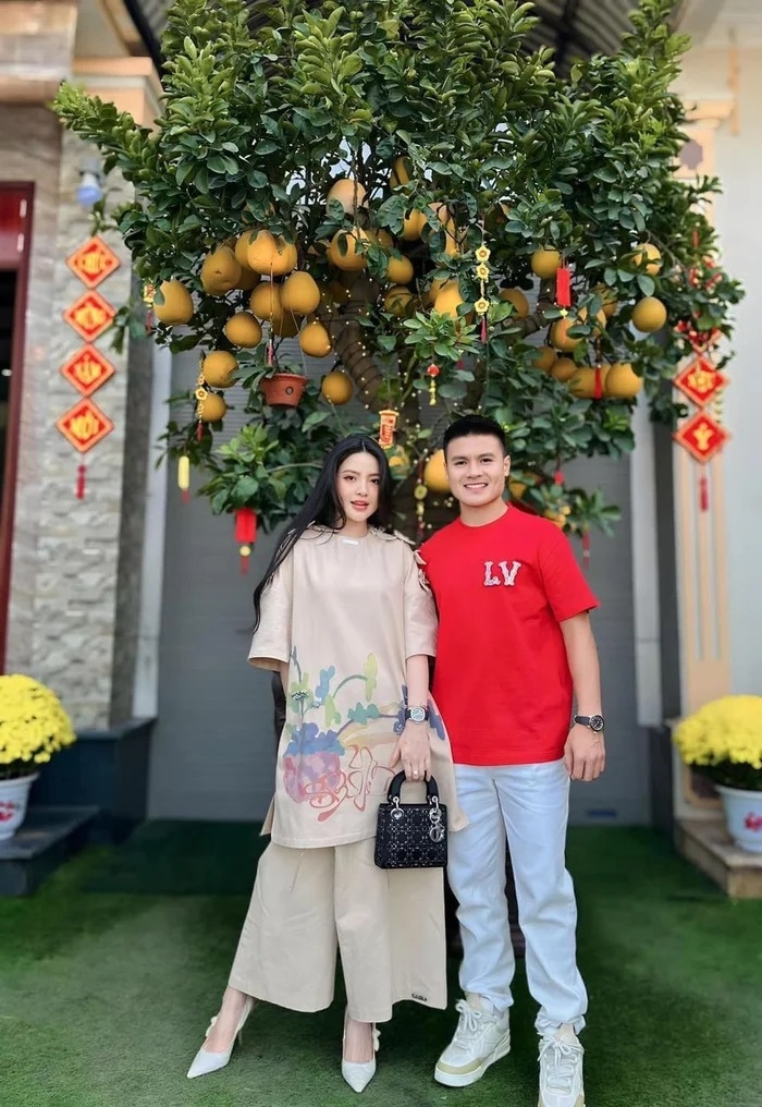 Chu Thanh Huyền ăn mặc ra sao khi đón Tết ở nhà Quang Hải?