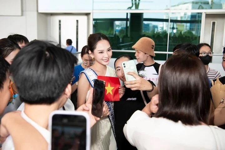 Hoa hậu Mai Phương mang 140 kg hành lý sang Ấn Độ dự thi Miss World 71 Hoa hậu Mai Phương mang 140 kg hành lý sang Ấn Độ dự thi Miss World 71