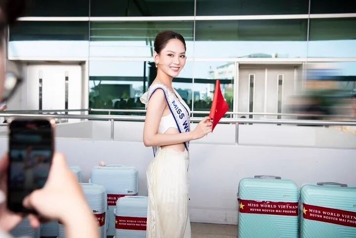 Hoa hậu Mai Phương mang 140 kg hành lý sang Ấn Độ dự thi Miss World 71