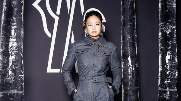 Jennie (BLACKPINK) diện trang phục táo bạo gây tranh cãi