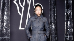 Jennie (BLACKPINK) diện trang phục táo bạo gây tranh cãi