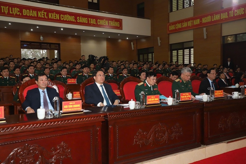 Chủ tịch nước Lương Cường thăm, chúc Tết cán bộ, chiến sĩ Sư đoàn 316 (Quân khu 2) tại xã Chí Đám, tỉnh Phú Thọ.