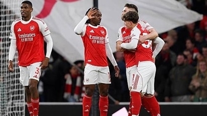 Arsenal tiến gần ngôi vương Ngoại hạng Anh sau chiến thắng nghẹt thở trước Everton