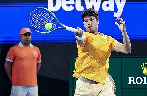 Sebastian Korda tạo địa chấn khi hạ gục Carlos Alcaraz sau 3 set tại Miami Open