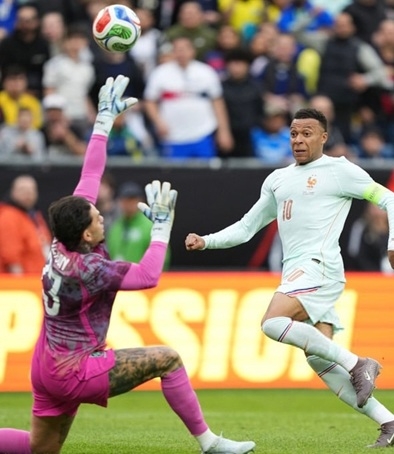 Khó cho Deschamps Khó cho Deschamps