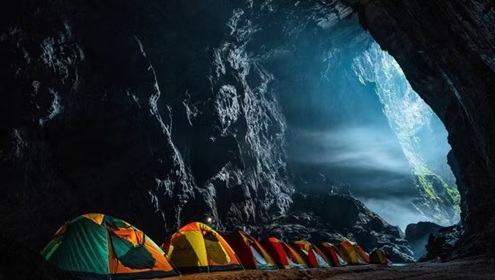 Cắm trại trong hang Sơn Đoòng. (Ảnh: Oxalis) Cắm trại trong hang Sơn Đoòng. (Ảnh: Oxalis)