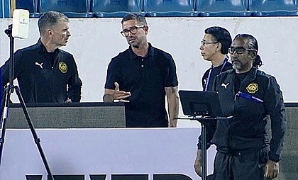 Harry Kewell bất ngờ xuất hiện tại buổi tập của ĐT Malaysia trước đại chiến Việt Nam