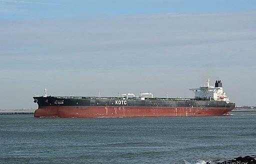 Tàu chở dầu khổng lồ của Kuwait bị tấn công