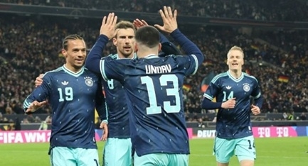 Đức thắng Ghana 2-1.