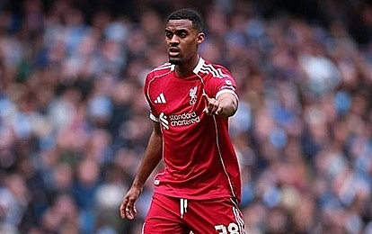 Ryan Gravenberch và bài toán số 6: Vì sao hàng thủ Liverpool dễ dàng sụp đổ trước Man City?