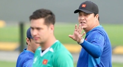 HLV thủ môn Lee Woon Jae.