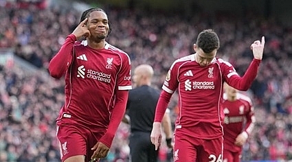 Rio Ngumoha đi vào lịch sử, Liverpool hạ Fulham để áp sát top 4 Ngoại hạng Anh