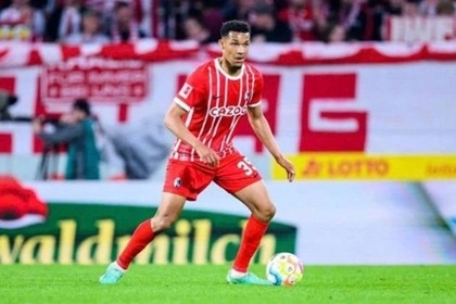 Kenneth Schmidt chính thức bác bỏ tin đồn là cầu thủ gốc Việt. Kenneth Schmidt chính thức bác bỏ tin đồn là cầu thủ gốc Việt.