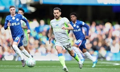 Chiến thắng trước Chelsea giúp Man City thu hẹp khoảng cách với Arsenal chỉ còn 6 điểm.