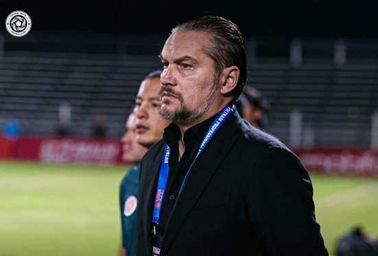 HLV Popov bị cấm chỉ đạo 4 trận ở V-League. HLV Popov bị cấm chỉ đạo 4 trận ở V-League.