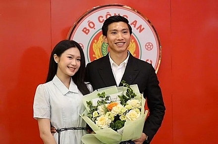 Đoàn Văn Hậu gia hạn hợp đồng 3 năm với CAHN và phản ứng bất ngờ từ Doãn Hải My