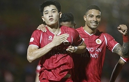 Nguyễn Đình Bắc rực sáng tại CAHN, U17 Việt Nam xác lập kỷ lục 14 trận bất bại